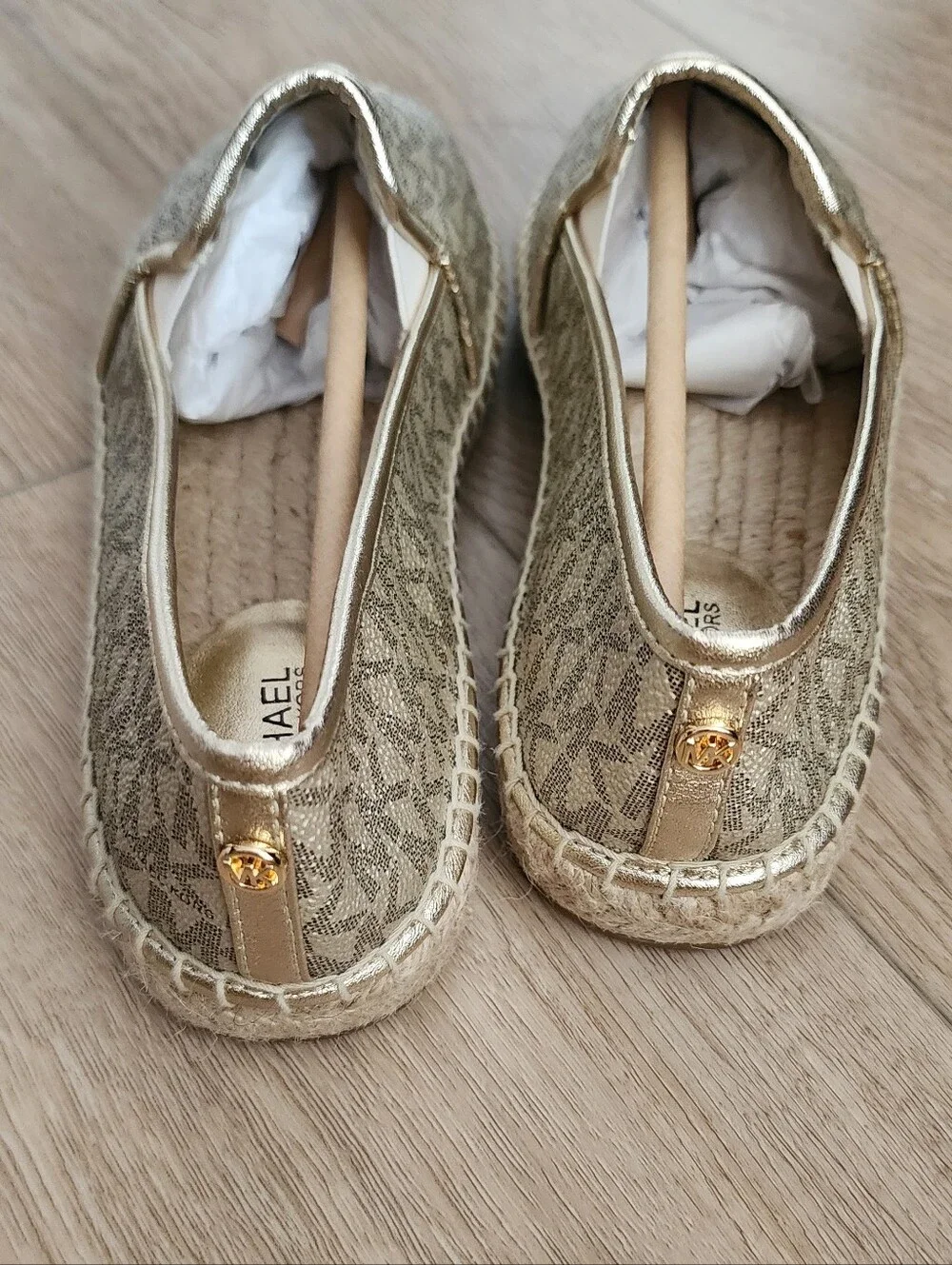 Michael Kors Hastings Metallic Canvas Signature Espadrille in Pale Gold Size 8